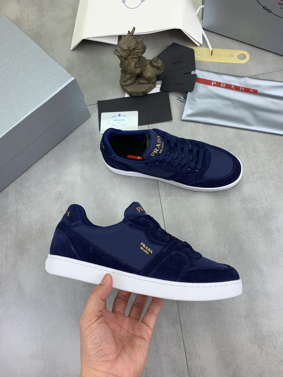 Men's shoes 💰P560💰[New model] The top version is available on the official website, 🆘 The trendy brand (Prada) mainly promotes the popular model, avant-garde and versatile fashionable men's shoes, private version mold opening, cowhide surface splicing 1:1.. Stylish and simple, original imported cowhide lining cowhide feet; the atmosphere and personality are more fashionable, eye-catching and pursuing class. It will subvert the old idea and be a must-have for fashionistas with you! Must keep it for yourself! Tall and comfortable, large and low, high-end quality workmanship. Official website’s new high-end outsole. Size: 38-45. Multiple colors available.